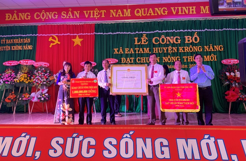 Lễ đón bằng công nhận xã Ea Tam đạt chuẩn Nông thôn mới