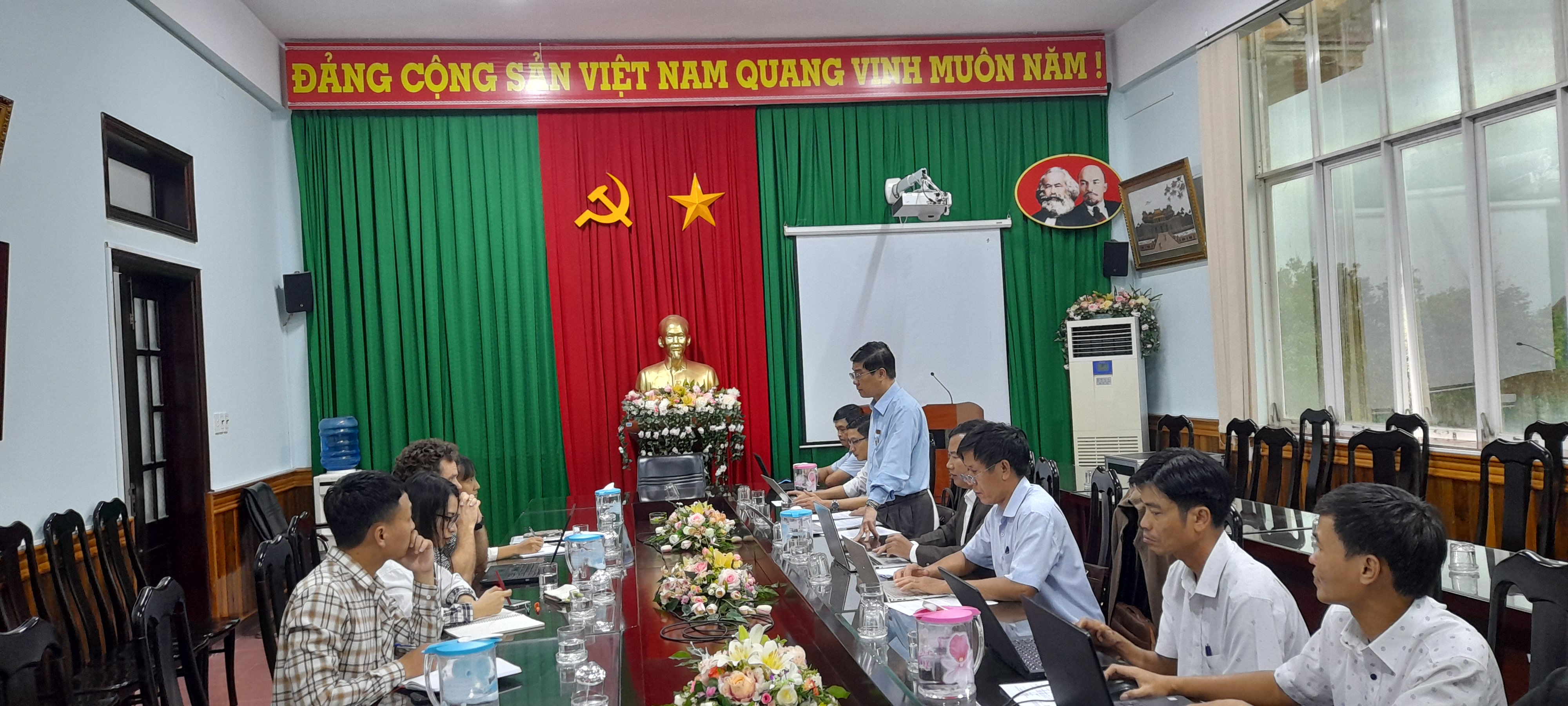 Ban chỉ đạo Chương trình Compact Krông Năng tiếp và làm việc với Tổ chức Nghiên cứu Nông Lâm Quốc tế (ICRAF).