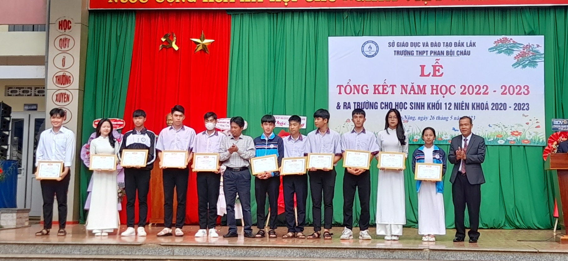 Trường THPT Phan Bội Châu tổ chức lễ tổng kết năm học 2022 - 2023, tri ân và trưởng thành học sinh khối 12 