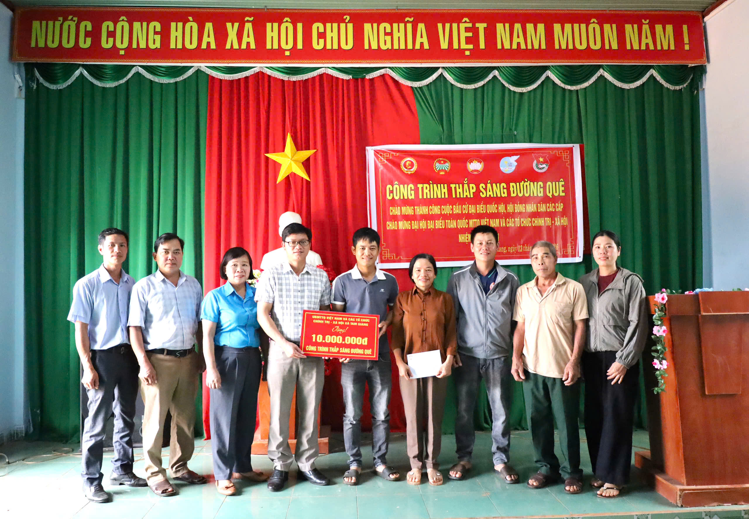 Khởi công công trình “Thắp sáng đường quê”