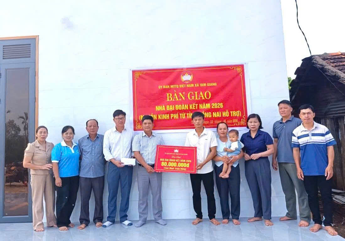 Lễ Bàn giao nhà Đại đoàn kết tại thôn Tam Thành, xã Tam Giang