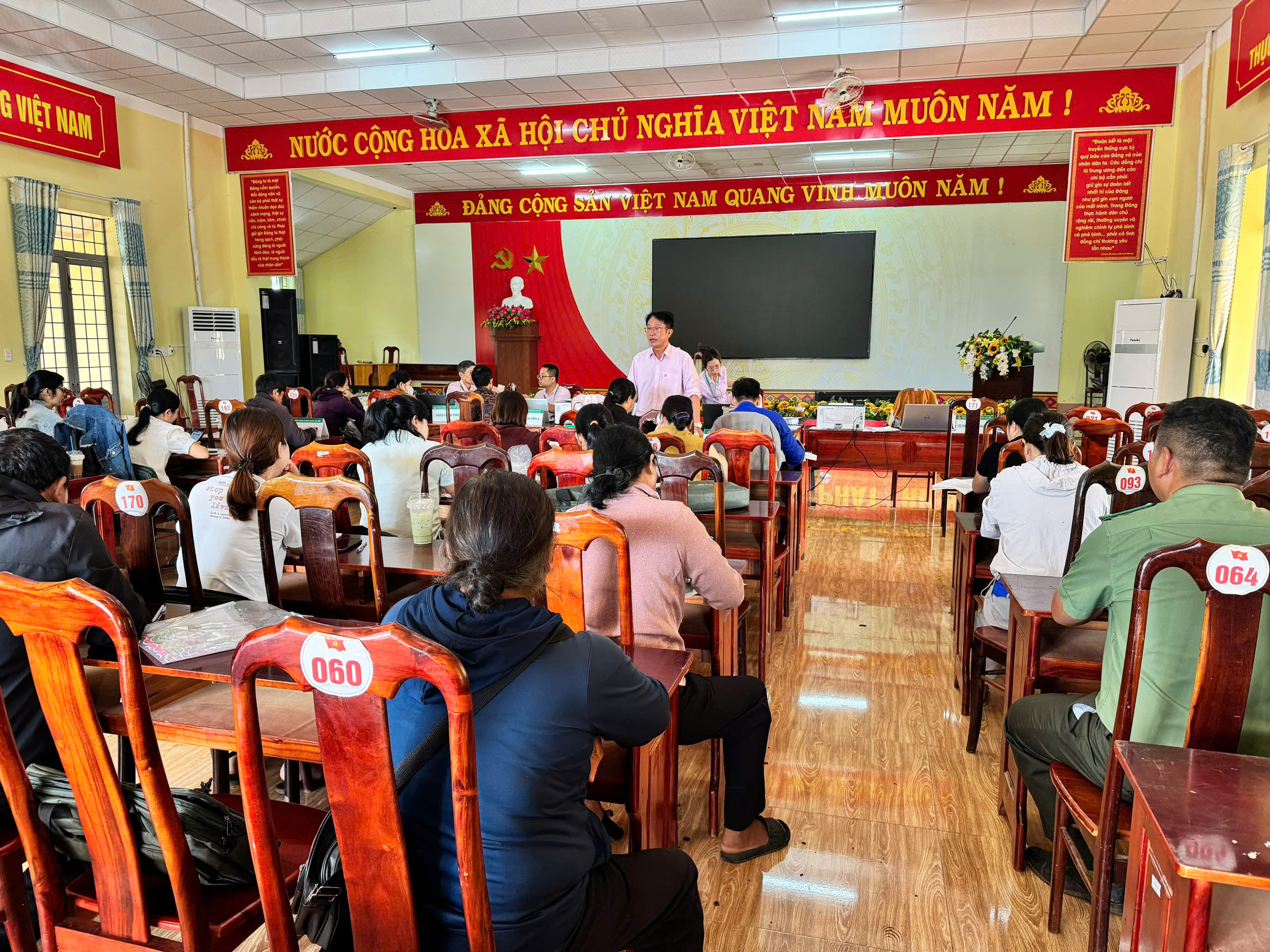 Phòng giao dịch Ngân hàng Chính sách xã hội Krông Năng tổ chức giao dịch định kỳ tại xã Tam Giang