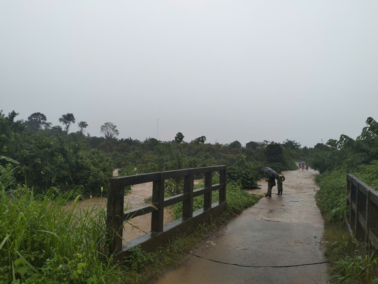 Tập trung ứng phó và kịp thời khắc phục hậu quả mưa lũ, ngập lụt, sạt lở đất, lũ quét trên địa bàn xã Tam Giang