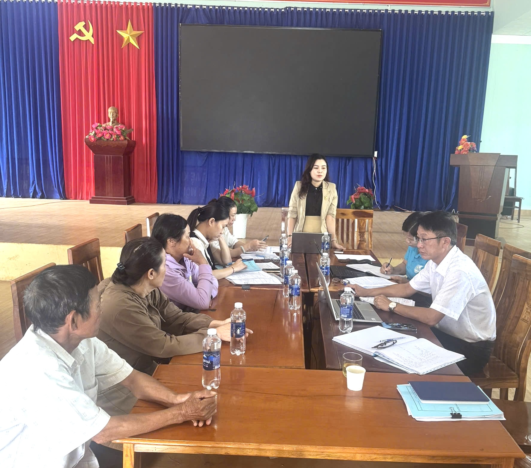 Hội Liên hiệp Phụ nữ tỉnh Đắk Lắk kiểm tra, giám sát hoạt động ủy thác tại xã Tam Giang