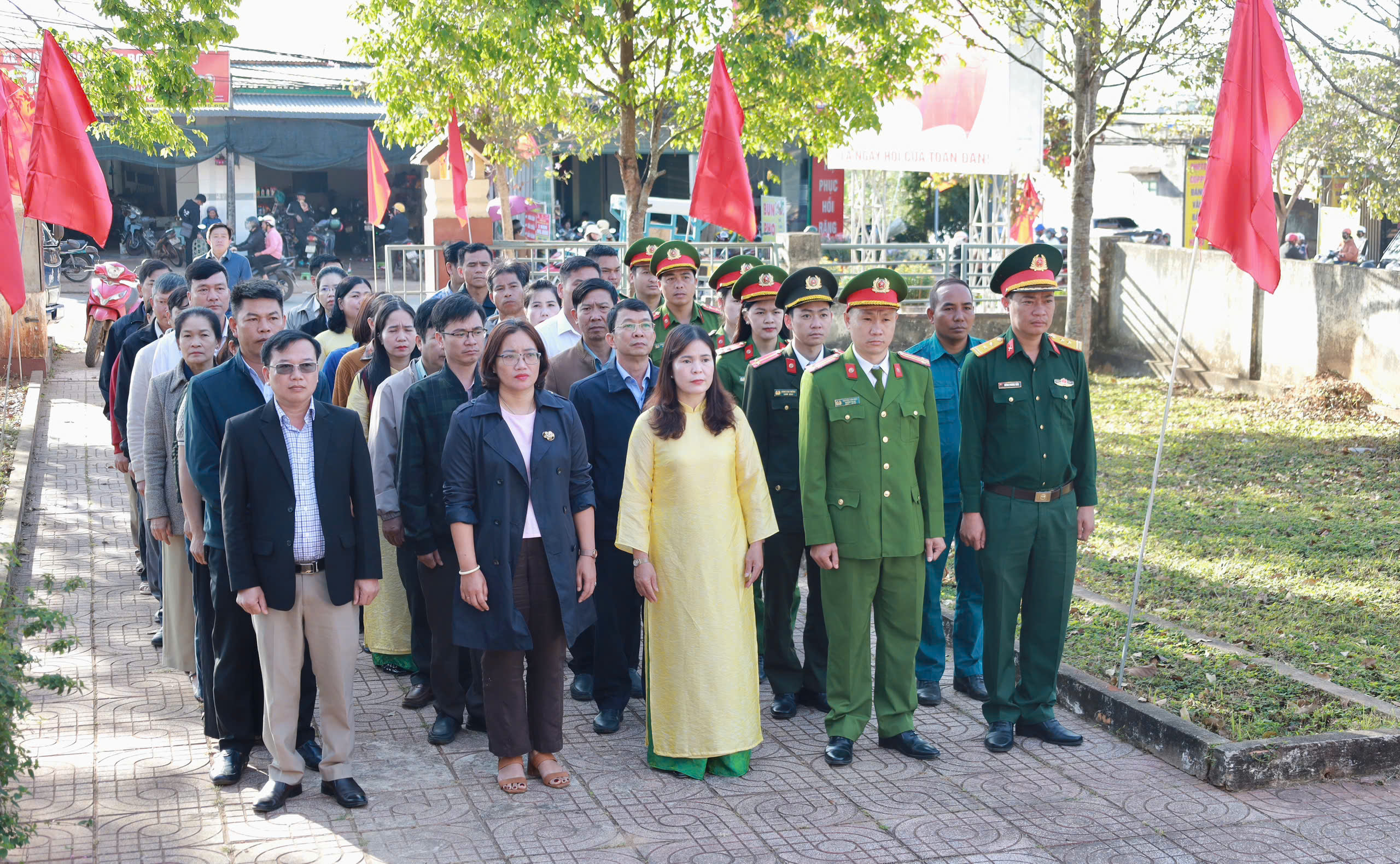 Xã Tam Giang, tỉnh Đăk Lăk tổ chức Lễ viếng Nhà bia ghi danh liệt sĩ