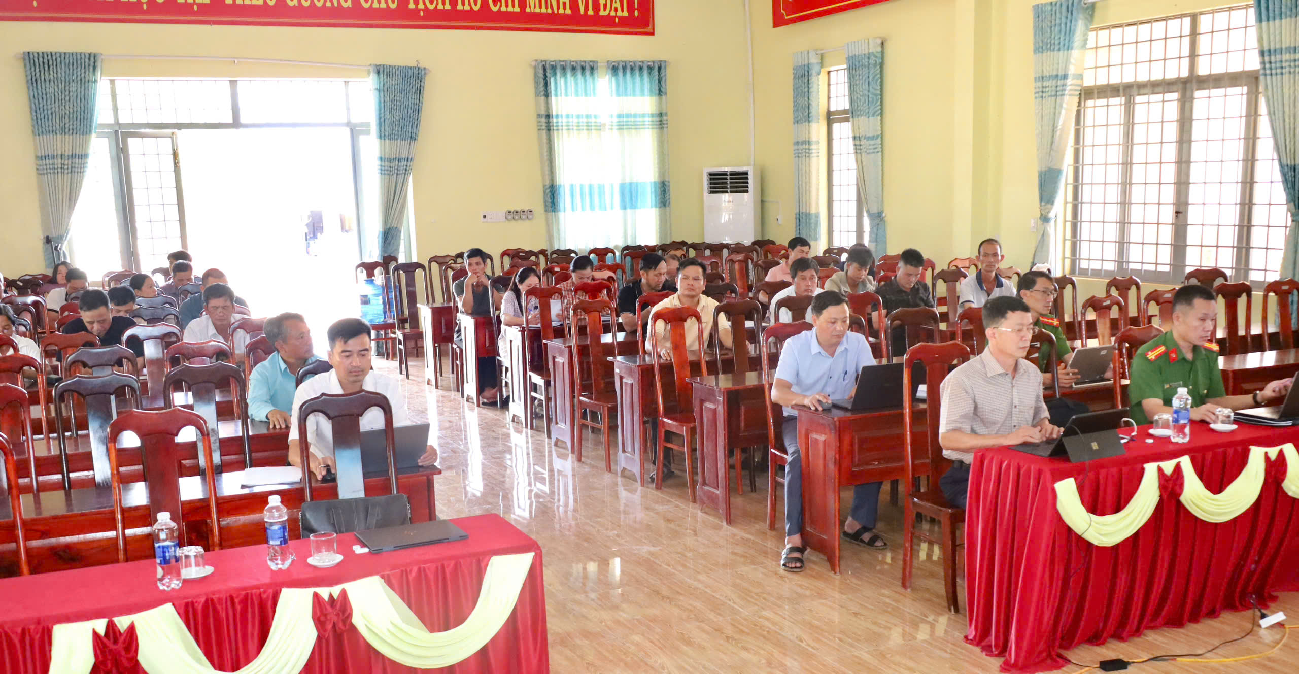 XÃ TAM GIANG TỔ CHỨC HỘI NGHỊ TRIỂN KHAI CÔNG TÁC ĐO ĐẠC, LẬP HỒ SƠ ĐỊA CHÍNH VÀ XÂY DỰNG CƠ SỞ DỮ LIỆU ĐẤT ĐAI TRÊN ĐỊA BÀN XÃ