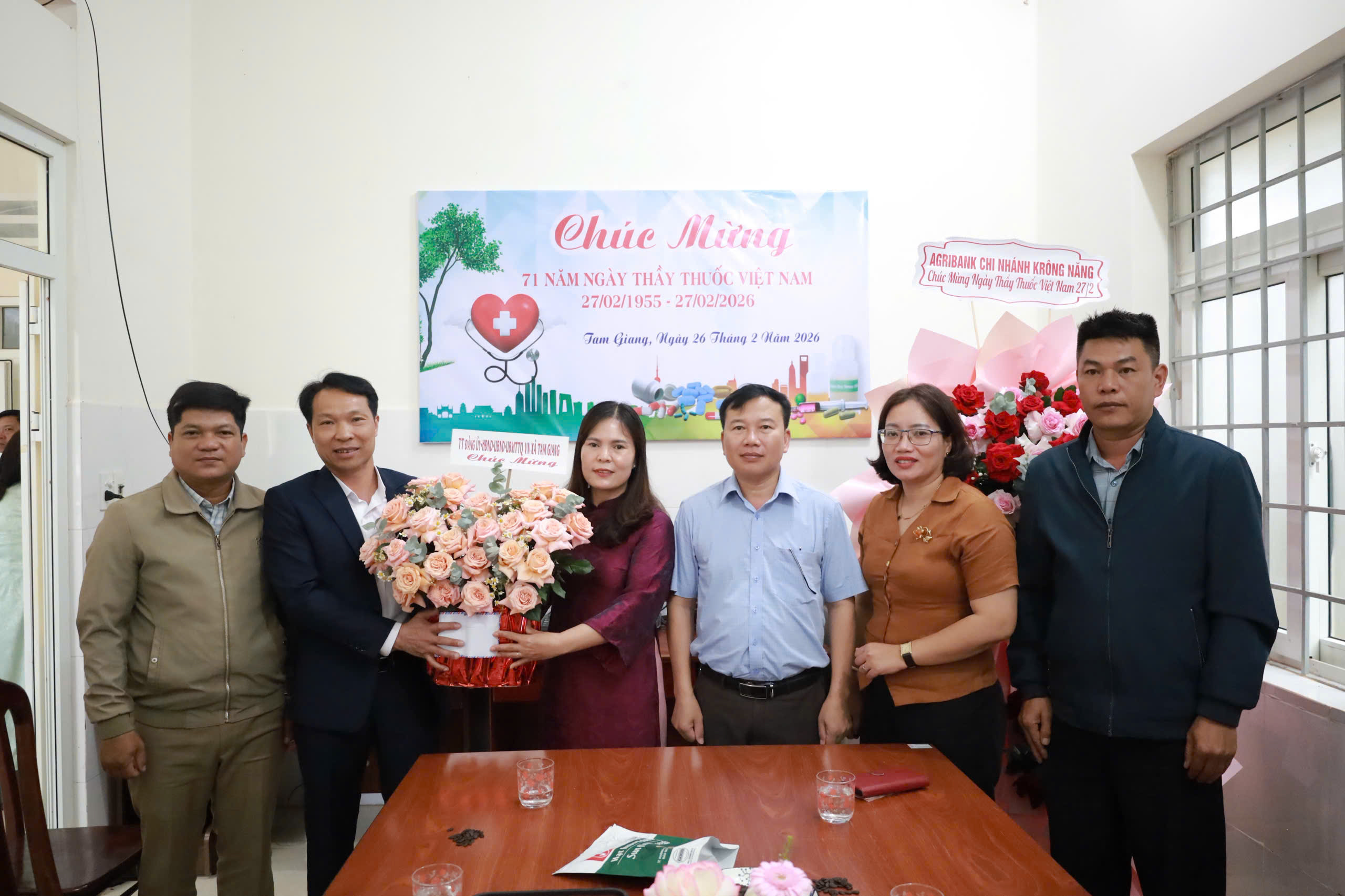 LÃNH ĐẠO XÃ TAM GIANG, TỈNH ĐĂK LĂK THĂM, CHÚC MỪNG TRẠM Y TẾ NHÂN NGÀY THẦY THUỐC VIỆT NAM 27/2